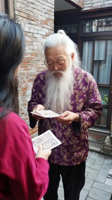 不可思議！江蘇連云港，楊先生回來給爺爺過90大壽