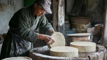 探尋竹山美味：千年懶豆腐、柳林臘肉揭秘，家鄉(xiāng)特色美食之旅