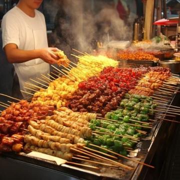 路邊攤驚現(xiàn)惠州美食寶地,55元超值燒烤！