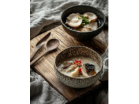 云南省以其豐富的野生菌資源聞名，菌類美食種類繁多
