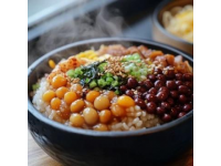 深度體驗?zāi)档そr民俗風情街：紫菜卷、冷面與石鍋拌飯的美味之旅