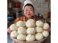 中國(guó)傳統(tǒng)美食小籠包做法揭秘！皮薄餡大，一口一個(gè)滿足誘人家鄉(xiāng)味