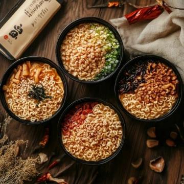 武漢必吃美食全攻略：熱干面、豆皮到魚糊粉，地道風味一網(wǎng)打盡！