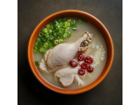 幫我生成一張圖片干蒸雞是一道經(jīng)典的廣東菜肴，口感焦香嫩滑，制作過(guò)程相對(duì)簡(jiǎn)單。