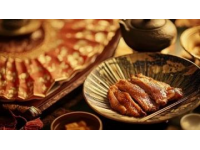 如果你對美食感興趣，我建議你一定要去一下樂山，趕緊去探索一下樂山的傳統(tǒng)美食