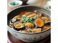 昆明必嘗特色美食：野生菌與鮮花宴體驗(yàn)不容錯過