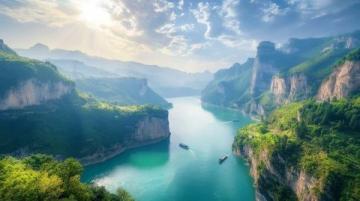 重慶周邊有很多值得一去的地方，包括自然風(fēng)光、歷史文化和休閑娛樂(lè)類的景點(diǎn)，如武隆天生三橋、萬(wàn)盛黑山谷等。