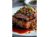 云南盈江特色美味：火燒豬肉的傳統(tǒng)魅力