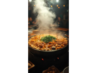 一碗熱乎的火鍋,讓學(xué)生的心情暖化。