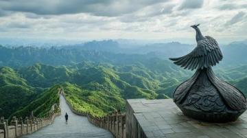 走進秦嶺江山景區(qū)，如今，人們出行的選擇面非常廣泛