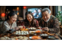 汕頭人烹佃魚喜歡用酸咸梅當調(diào)味料一起蒸，因佃魚味淡，水分多