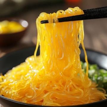 挑選好的燕窩應(yīng)注意原料和加工方法；購買時(shí)要考慮價(jià)格、品牌等因素