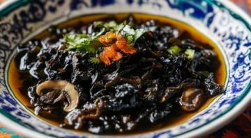 家里炒腰花容易嗎？這道菜到底是怎么做的？看完視頻后，您可以輕松制作出鮮香爽脆和不腥不柴的醬爆腰花。