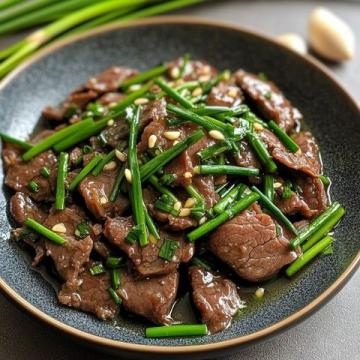 蒜苔炒牛肉是一道色香味俱全的家常菜，簡單易做，深受大家的喜愛,今天