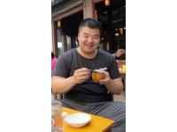 我來(lái)到玉林，就是為了品嘗新鮮的美食,現(xiàn)在，我在云天宮十字路口，這里離云天宮很近