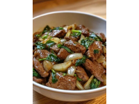 蒜苔炒牛肉是一道色香味俱全的家常菜，簡(jiǎn)單易做，深受大家的喜愛(ài),今天