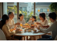 周末家庭聚會：外出就餐 vs 家廚烹飪，各有千秋