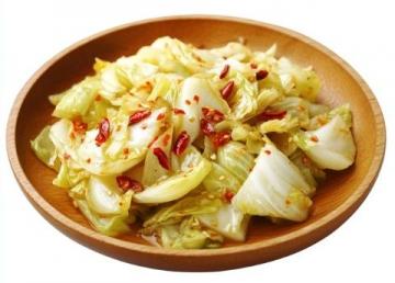 如何在家腌制脆爽美味的酸菜？簡(jiǎn)單步驟教你輕松做