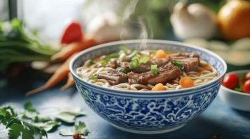 牛肉面的魅力在哪里？（一家“自家人”的牛肉面館）