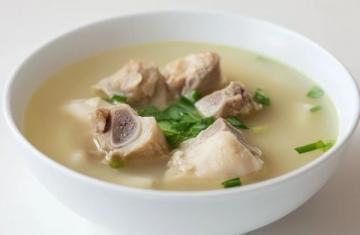 如何燉制營養(yǎng)美味的老鴨湯？步驟詳解在這里