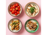 簡單易學的家庭特色菜譜：黑椒碎雞飯、開胃酸辣湯等五道美味佳肴教程