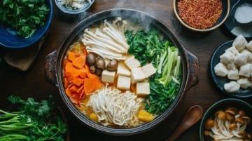 火鍋制作全攻略從湯底到菜品，教你輕松在家吃火鍋！