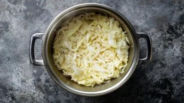 家常白菜豆腐三鮮湯：簡單營養(yǎng)，老少皆宜的暖心美食