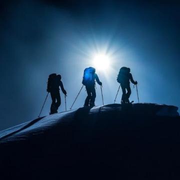 鑒別高原反應(yīng)的小知識登山者在高海拔地區(qū)的3大身體表現(xiàn)！