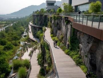 重慶這座被譽(yù)為山城的城市，以其獨(dú)特的地形、豐富的文化和美食聞名