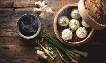 陵川縣傳統(tǒng)美食:焦炸丸子湯與美味包子的早餐盛宴