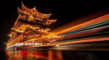 開封作為河南省的一個(gè)歷史文化名城，以其豐富的特色小吃而聞名