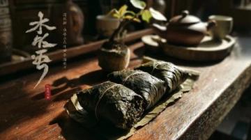 江蘇揚(yáng)州是淮揚(yáng)菜的發(fā)源地之一，以其精致、鮮美的風(fēng)味和講究的刀工聞名