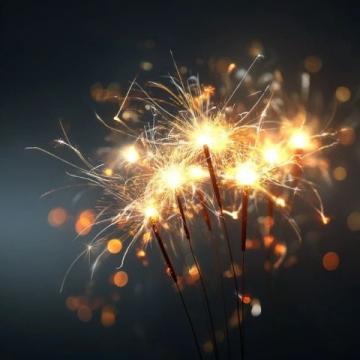 點(diǎn)亮夜空，共賞璀璨煙花時(shí)刻！