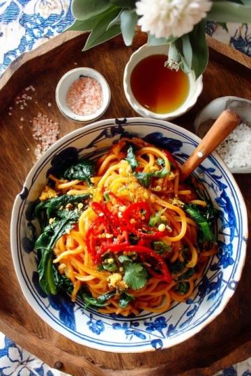 中西合流 美食推薦:川菜宮保雞丁、意大利番茄肉醬面和夏日芒果西米露".