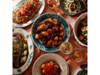 南寧作為廣西的首府，美食文化豐富多樣，尤其以酸辣鮮香、風(fēng)味獨特的小吃聞名