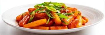 家常美食推薦：早餐番茄面、蒜香臘肉炒豆角及牛肉粉絲鍋