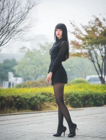 廣州女子誤踩油門撞塌祠堂，賠償爭議引發(fā)網(wǎng)友熱議