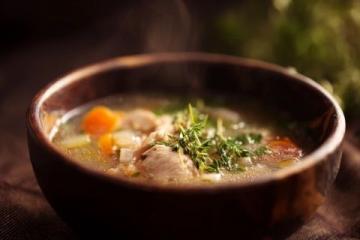 一碗羊肉胡辣湯改變了他的命運(yùn)。
