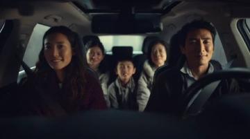 深夜婆婆遛娃吃串兒暖爆全網(wǎng)，榮威D6成溫馨出行伙伴