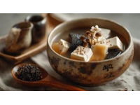 今日午餐升級(jí)：品味蝦仁黃瓜滑子蘑與家常燉菜的雙重魅力