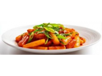 家常美食推薦：早餐番茄面、蒜香臘肉炒豆角及牛肉粉絲鍋