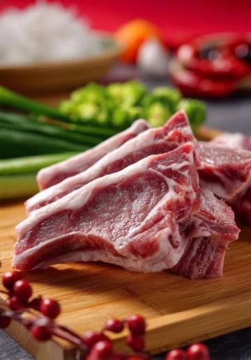 把豬肉做成跟紙一樣薄的錘子肉片，不用炒，簡單一拌就可以