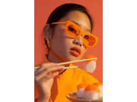 農(nóng)歷新年舉箸共啖，觥籌交錯伴隨著歡聲，分享喜悅或訴說相思之情