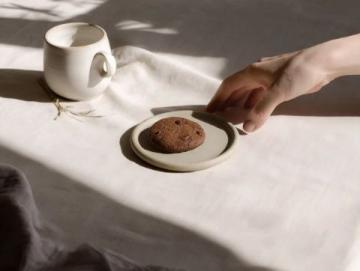 在網(wǎng)絡上發(fā)現(xiàn)了一家名叫"咖啡與油條"的茶室。