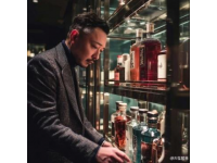 新年黑明拿出珍藏12年的好酒和美食請(qǐng)與好朋友分享快樂