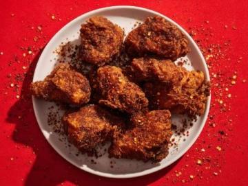 檸檬干煎雞確實是一道酸甜可口、別具風(fēng)味的美食，下面就為你詳細(xì)介紹它的做法