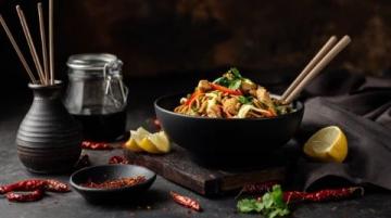 為何西方很少見炒菜？外媒稱中餐為垃圾食品真相曝光