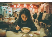 浙江溫嶺有許多特色小吃，以下是一些比較有名的