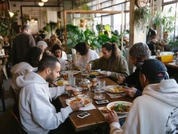 實(shí)用旅游英語(yǔ):餐館點(diǎn)餐必備28句英文