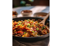 家常美食蔥香四溢的快速蔥爆羊肉食譜，肉嫩味美，輕松上桌